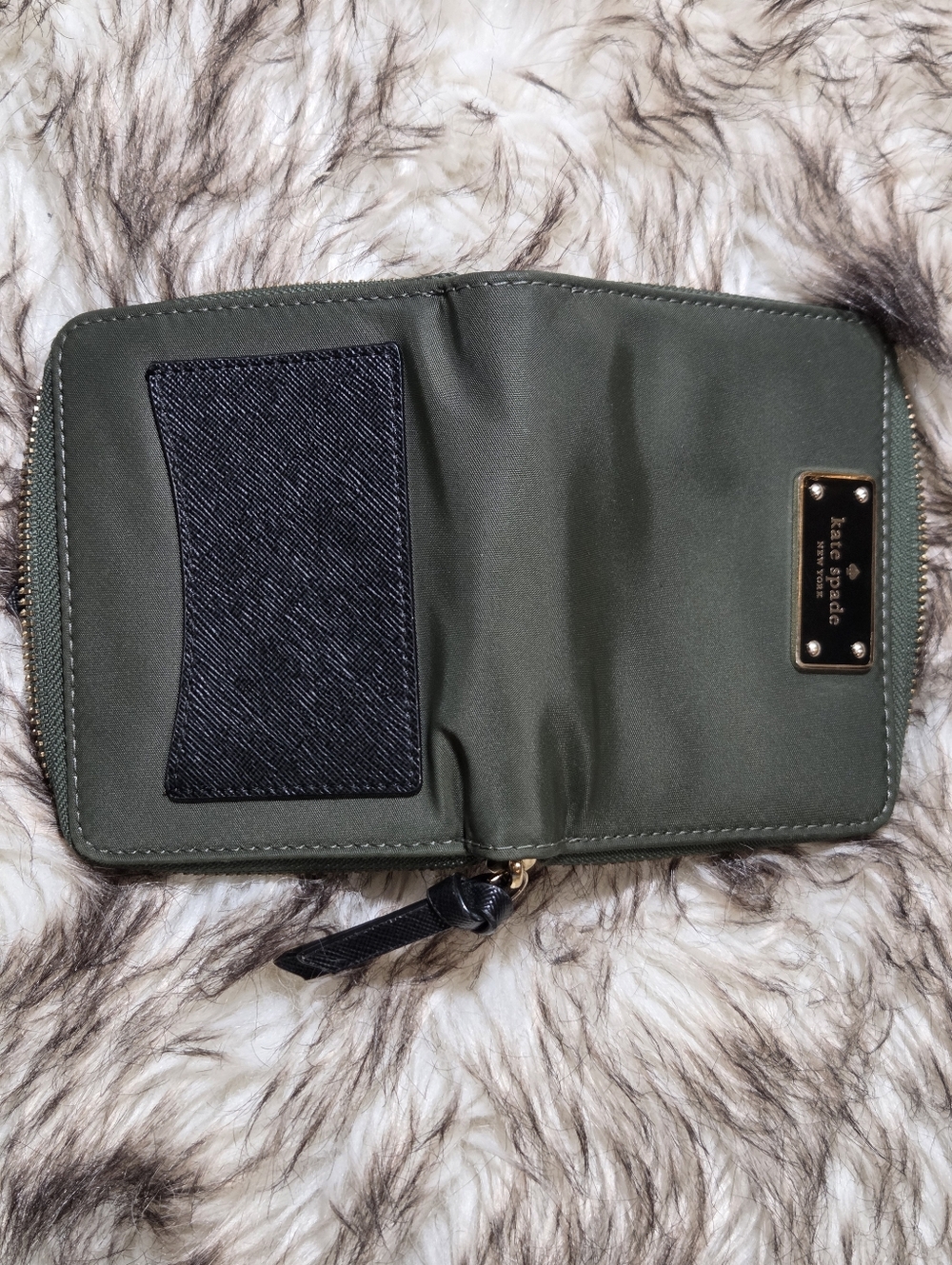 Kate Spade Darci Wilson Road wallet in an evergreen nylon material. - Picture 10 of 11